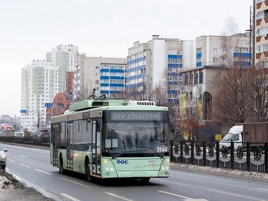 На улице Новосёлов в Рязани вне зоны контактной сети заметили новый троллейбус