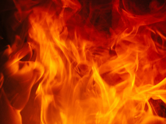 Пожарные час тушили объятый пламенем дом в «Матоксе» под Всеволожском