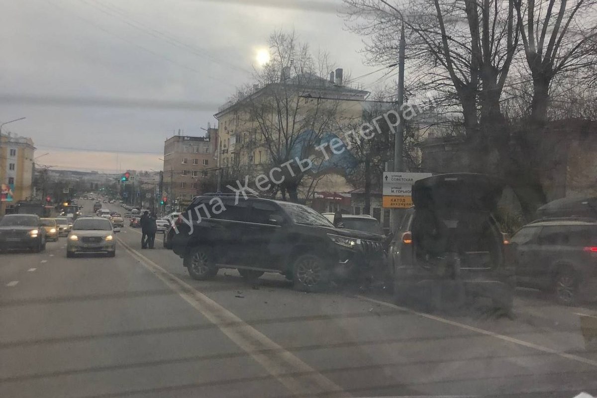 В массовом ДТП на улице Октябрьской в Туле пострадал 56-летний мужчина - МК  Тула