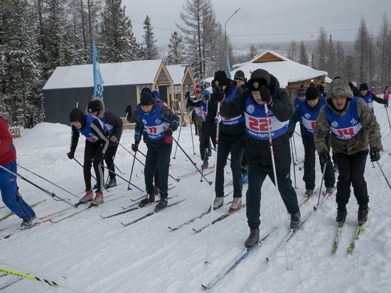 Спасатели Тувы приняли участие в лыжных гонках