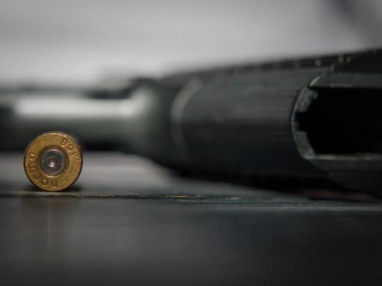  Пьяный мужчина в Днепропетровске жонглировал гранатами и стрелял по частному дому