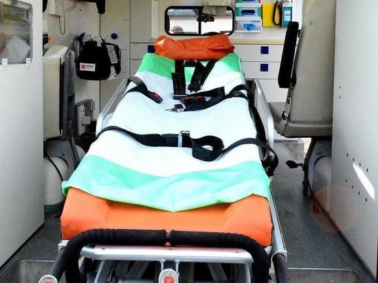 Водитель иномарки получил травму от слетевшей с фуры глыбы в Павловском районе