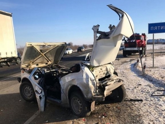 На трассе под Волгоградом в ДТП с грузовиком погиб пассажир «Нивы»