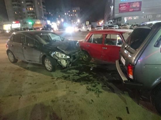 В Курске на улице Студенческой произошло тройное ДТП