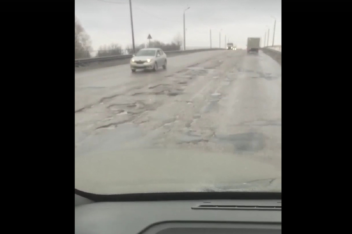 В Ярославле развалился ямочный ремонт Суринского путепровода