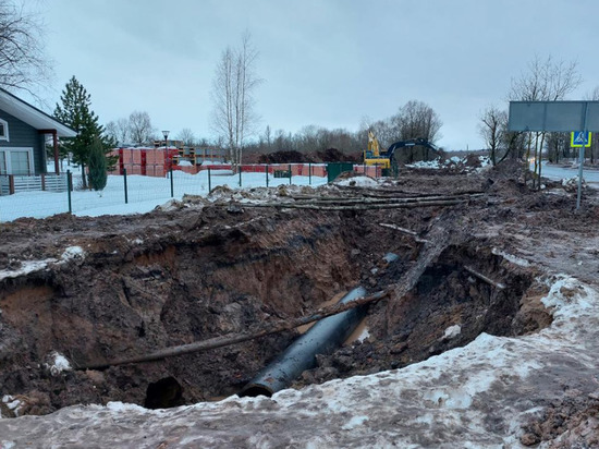 Километровый участок водовода в Великом Новгороде отремонтировали на 90%