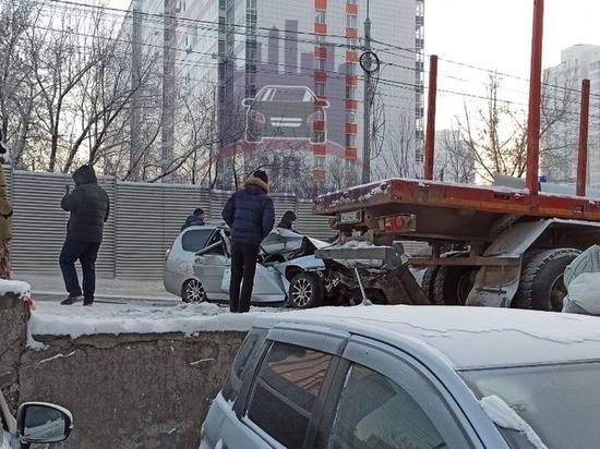 Водитель Lada умер страшной смертью в странном ДТП на Лесопарковой в Красноярске