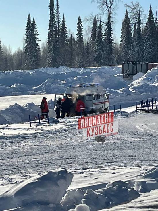 Соцсети: медики госпитализировали начинающего сноубордиста в Шерегеше
