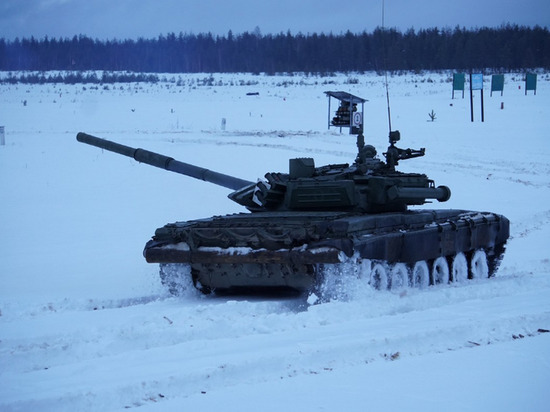 На полигонах Западного военного округа в Воронежской области провели занятия по вождению боевых машин