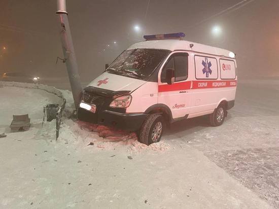 В Якутске карета скорой помощи попала в ДТП