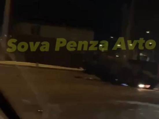 Ранним утром в Пензе перевернулась легковушка