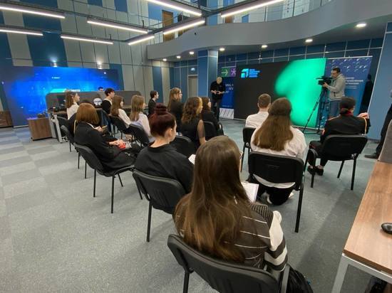Губернатор Ямала поговорил со школьниками о кибербезопасности