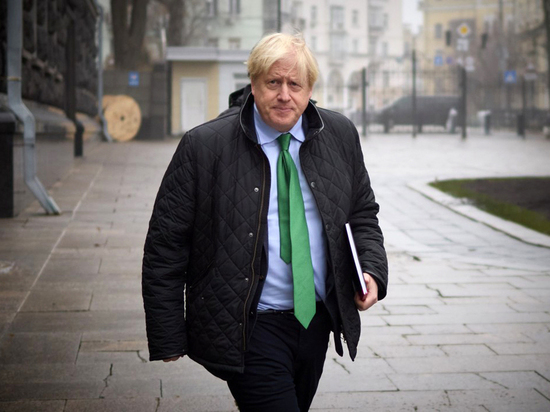 Британского экс-премьера Джонсона подозревают в трудоустройстве главы Би-би-си за взятку