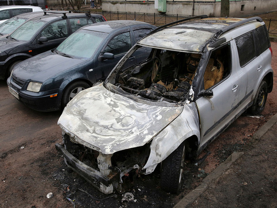 Автохлам и «бешеные» лифты: на что жалуются жители Красносельского района