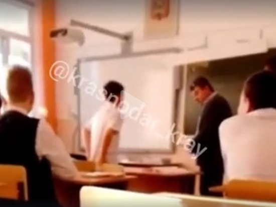 Замдиректора российской школы выпорол двух учеников и попал на видео