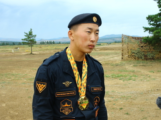 Чемпион по танковому биатлону из Бурятии получил боевые медали