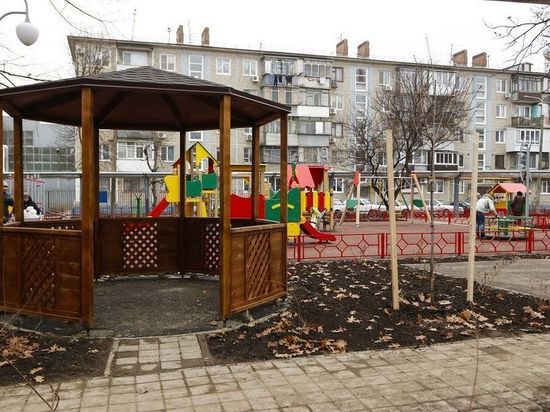 В Краснодаре в 2023 году обновят 130 детских игровых и спортплощадок