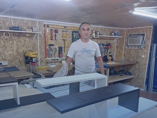 Соцконтракт помог жителю Калмыкии открыть мебельную мастерскую