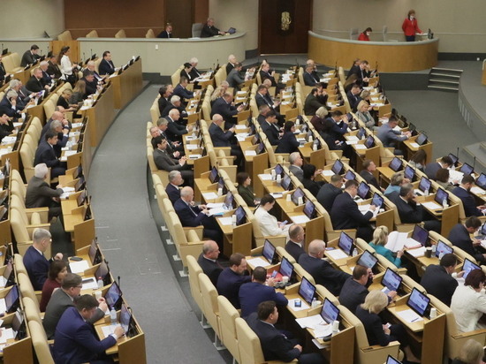 Госдума обязала депутатов докладывать о своих поездках за рубеж