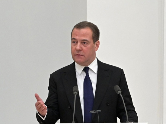 Медведев заявил о достаточном запасе оружия у России