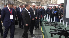 Медведев посетил концерн "Калашников": видео