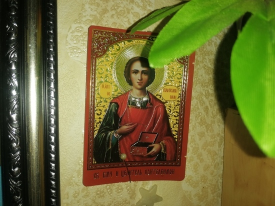 В Никольский кафедральный собор привезли икону с частицей очень почитаемого святого