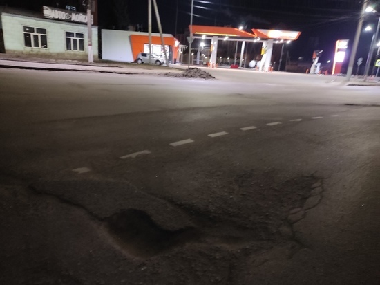 Курских водителей предупредили о яме – убийце колес и бамперов авто на Литовской