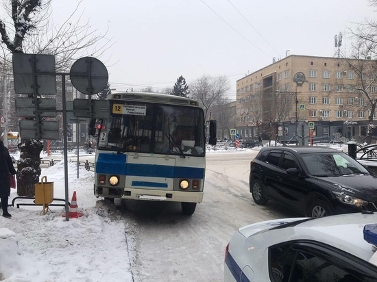 В Хакасии в ДТП с автобусом пострадала девушка