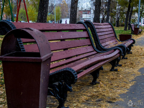 Подростки сломали лавку во время выполнения опасных трюков в Кузбассе