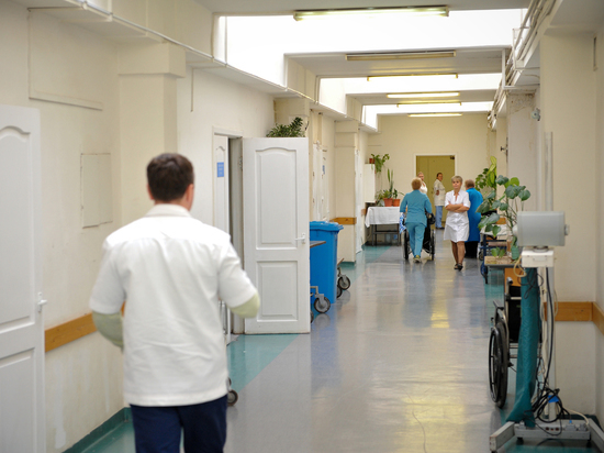 Госпитализация петербуржцев с COVID-19, гриппом и ОРВИ сократилась на 20 % за неделю
