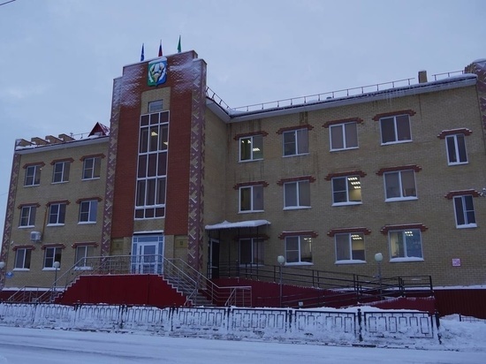 Спецслужбы проверили здание администрации Приуральского района после анонимки о минировании