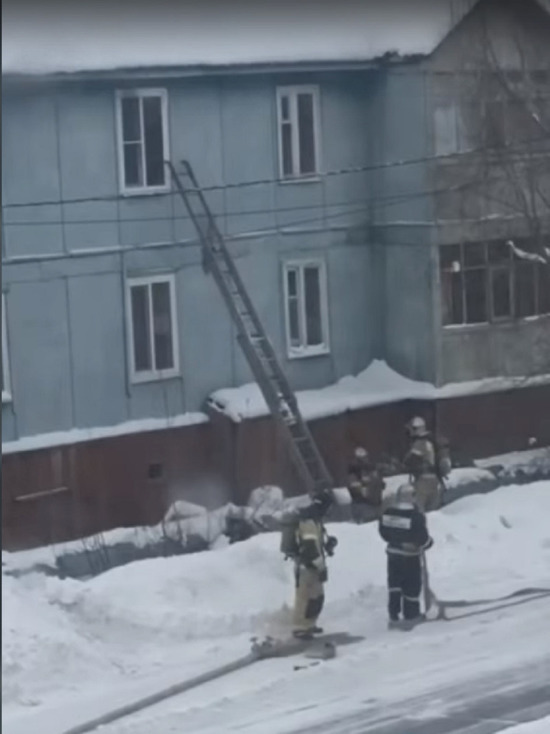 В Салехарде из пожара в доме спасли 6 человек