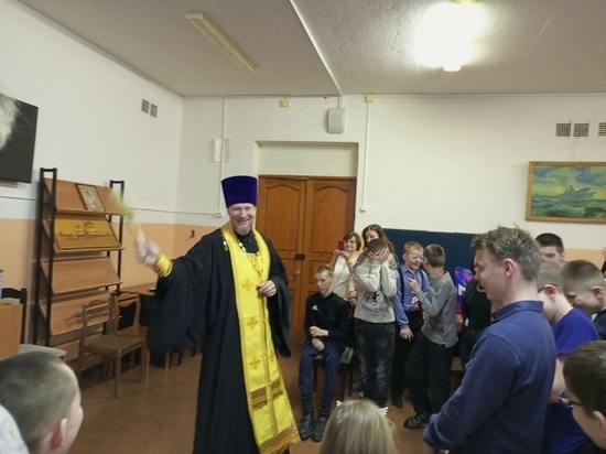 Архангельский священник провел рейд по социальным учреждениям Северодвинска