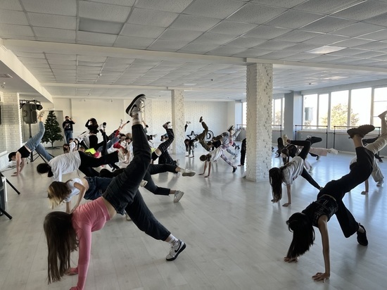 Астраханских школьников научили современной хореографии на образовательном проекте МТС