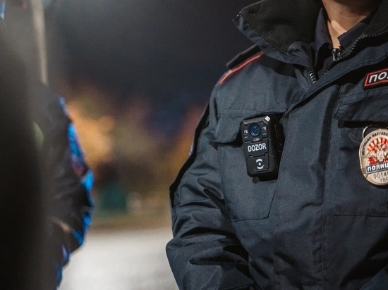 В Тверской области на трассе обрушилась металлическая конструкция и повредила автомобиль