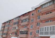 Следователи выясняют обстоятельства гибели 27-летнего молодого человека, который чистил снег на крыше пятиэтажки в Курагинском районе