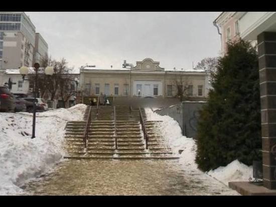 В Пензе лестница на улице Московской превратилась в опасную горку