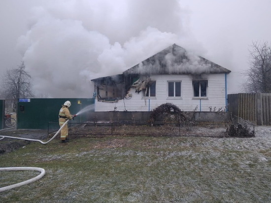 В Курской области сообщили о двух погибших женщинах в сгоревшем доме