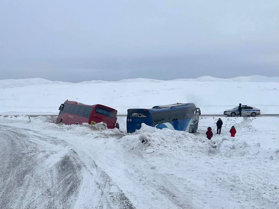 25 января при выезде из города Кызыла два пассажирских автобуса марки «KIA GRANBIRD», перевозивших 128 детей на отдых в Хакасию, съехали в кювет