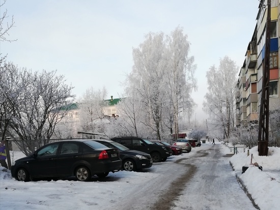 Жители Кондопоги возмущены тем, как в городе посыпают тротуары