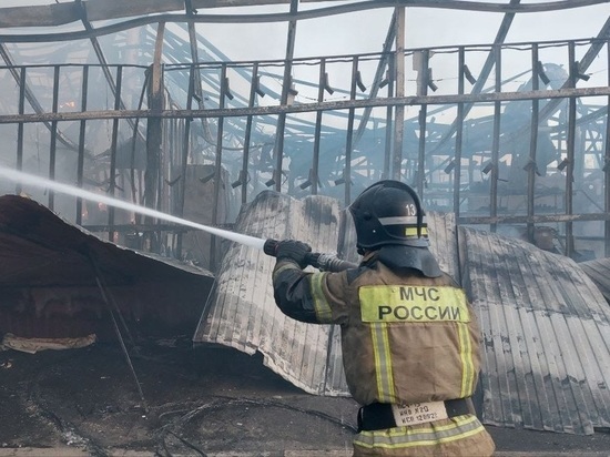 В Советском районе Астрахани загорелись два здания