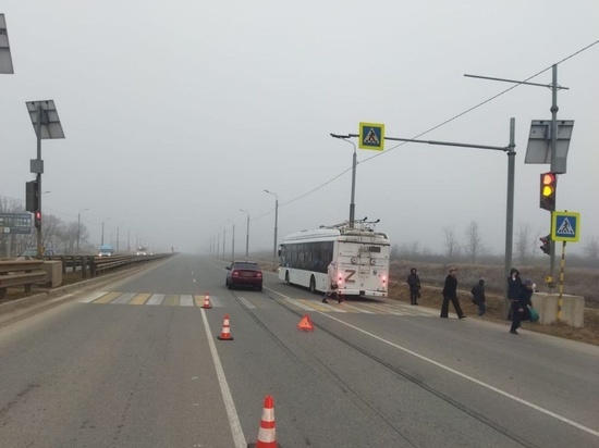 Подросток попал под колеса иномарки на регулируемом переходе в Крыму