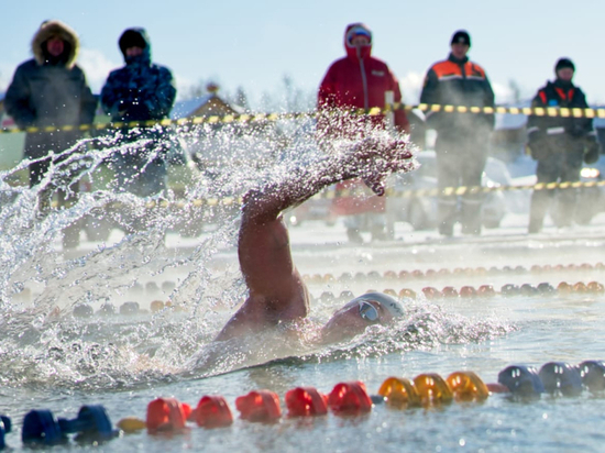 Более 90 золотых медалей привезли приморцы с соревнований по зимнему плаванию