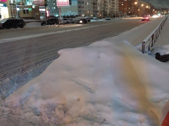 В Новосибирске дорожные службы должны убрать снежные валы в течение недели