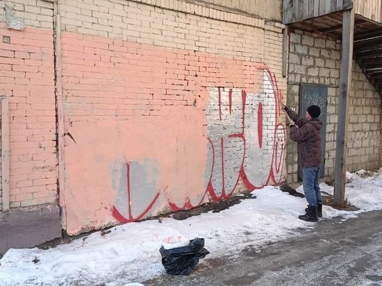 На пензенских улицах закрасили граффити