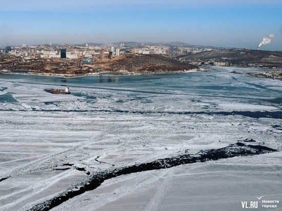 Обстановка в бухте Золотой Рог во Владивостоке улучшается