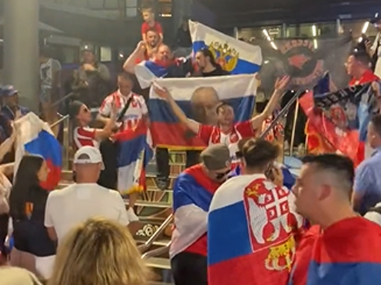 Газета Melbourne Age сообщила, что Срджан Джокович сказал по-сербски: «Да здравствует Россия!»