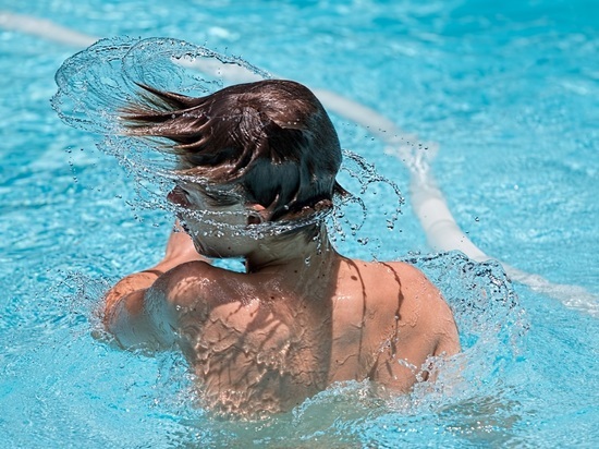СК организовал проверку по факту заболевания детей после посещения бассейна на Сахалине