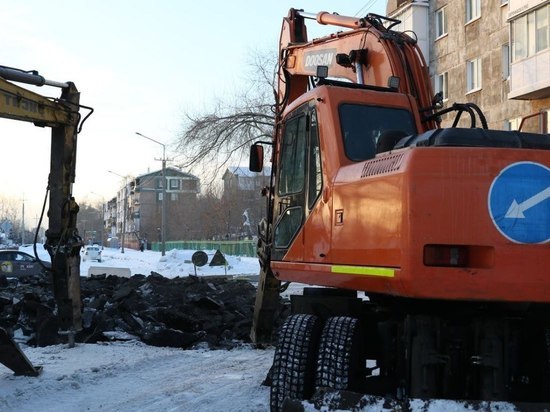 Кемеровчанам показали демонтаж дороги и трамвайных путей на перекрытых улицах