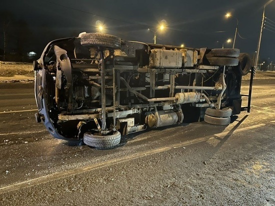 «ГАЗель» перевернулся на бок на трассе в Кстовском районе 26 января